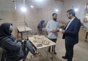 بازدید معاون هماهنگی امور گردشگری و زیارت استانداری فارس از مجموعه کارآفرینی و تولید صنایع دستی و هنری