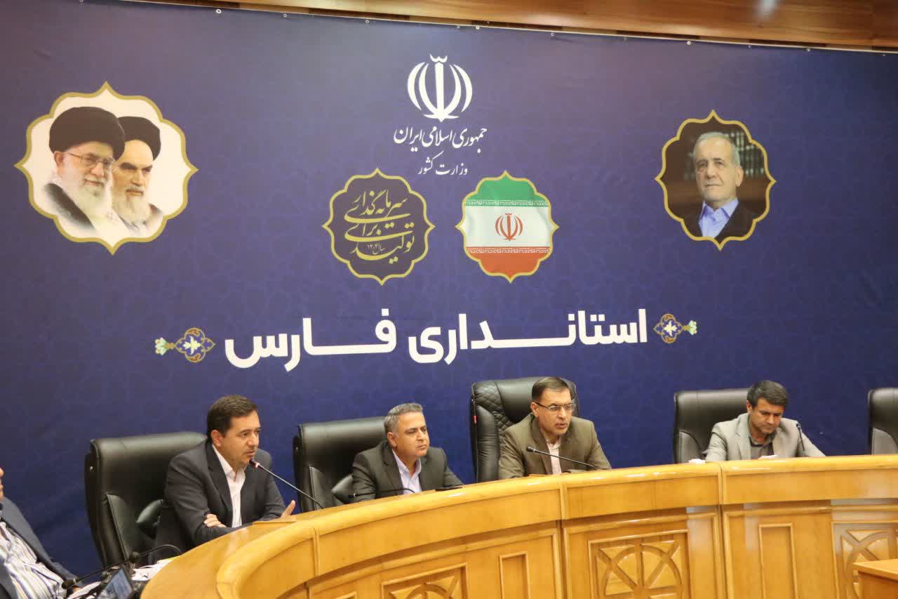 ضرورت تغییر الگوی کشت و توسعه کشت گلخانه‌ای در فارس؛ تاکید بر حمایت و آموزش کشاورزان
