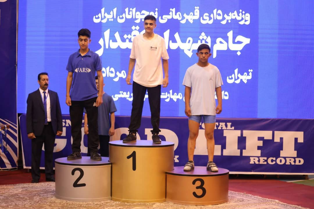۲ نشان سهم فارسی ها از روز نخست مسابقات وزنه‌برداری نوجوانان کشور