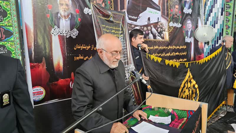 بزرگداشت شهدای جنگ ۱۲ روزه و قربانیان حادثه اتوبوس زائران رضوی در قیروکارزین / وعده همراهی همه‌جانبه آستان قدس با بازماندگان