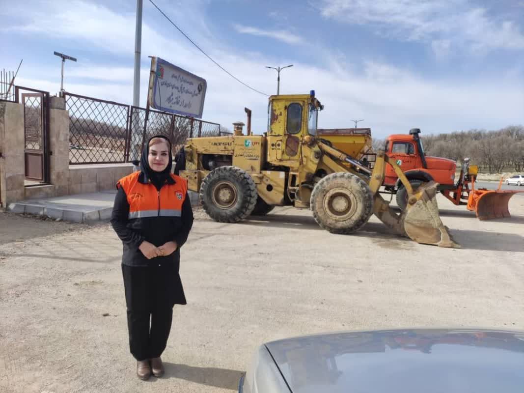 انتصاب تاریخی در فارس: شهناز صالحی، اولین بانوی مدیر راهداری شهرستان سرچهان شد