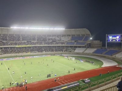 ورزشگاه پارس شیراز با حضور پرشور تماشاگران، فوتبال فارس را زنده کرد