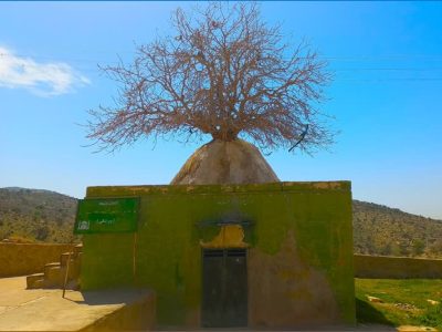 آرامگاه ۳۰۰ ساله شیخ عبدالله انصاری، جاذبه گردشگری و میراث فرهنگی کازرون