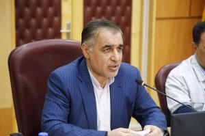 تأکید بر توسعه صنایع تبدیلی برای جلوگیری از خام‌فروشی انگور در ممسنی