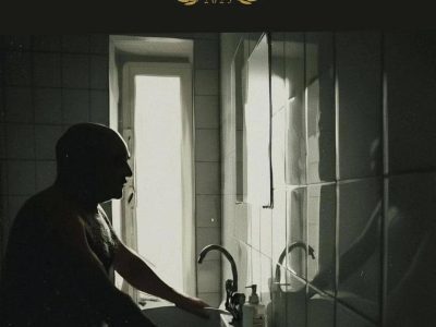 مردی که خود را به نابینایی تبعید کرد