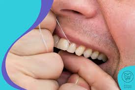 نخ دندان؛ عادت کوچکی که از لبخند شما محافظت می‌کند