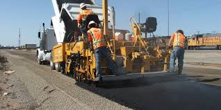 ابلاغ دستورالعمل «گوه‌ای کردن حاشیه روکش آسفالت» در فارس؛ طرح فنی برای دوام بیشتر و حذف شکستگی لبه مسیرها