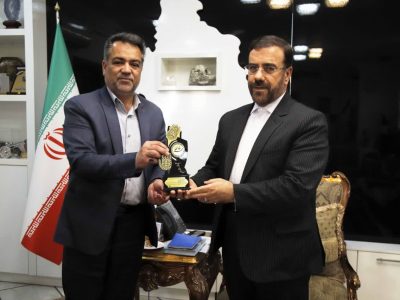 استاندار فارس نشان ویژه «سقای افتخاری» دریافت کرد