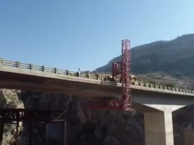 استفاده از دستگاه تخصصی بازدید پل در پل دره نرگسی محور شیراز – کازرون