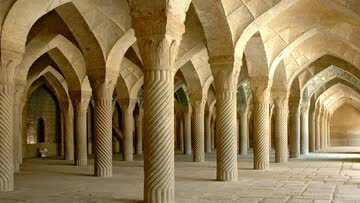 توقف فوری حفاری غیرمجاز در حریم مسجد وکیل با ورود میراث فرهنگی فارس