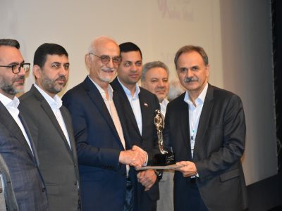 تجلیل از استاد دانشگاه شیراز به‌عنوان استاد برگزیده فولاد کشور