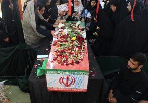 شهدای گمنام، چراغ راه جوانان/ تأکید بر مسئولیت‌پذیری دانشجویان در ادامه مسیر شهدا