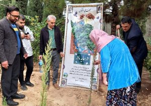 آیین ملی درختکاری همزمان با میلاد حضرت زهرا(س) در سرای سالمندان شیراز برگزار شد