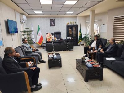 تأکید مدیرکل ثبت فارس بر تسریع خدمات ثبتی و ضرورت تبدیل اسناد دفترچه‌ای به تک‌برگ در دیدار با فرماندار خفر