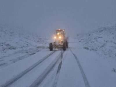 بارش برف و باران در محورهای مختلف فارس؛ برخی راه‌ها لغزنده است