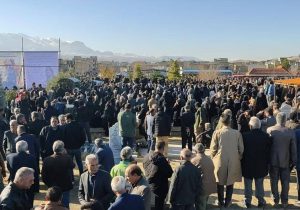 وداع مردم قشقایی با بانو فرنگیس بهادری