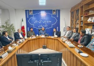 احزاب باید واسطه صادق میان مردم و حاکمیت باشند / خانه احزاب فارس راه‌اندازی می‌شود