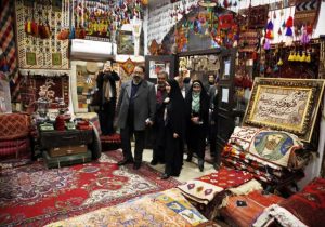 بازار هنر شیراز؛ ویترین توانمندی زنان روستایی و عشایر در اقتصاد فرهنگ