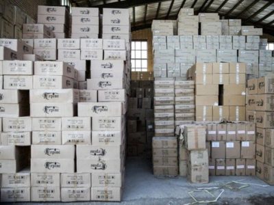 شناسایی و پلمب انبار احتکار کالاهای اساسی در شیراز / کشف مواد غذایی و شوینده در شهرک خاتونک