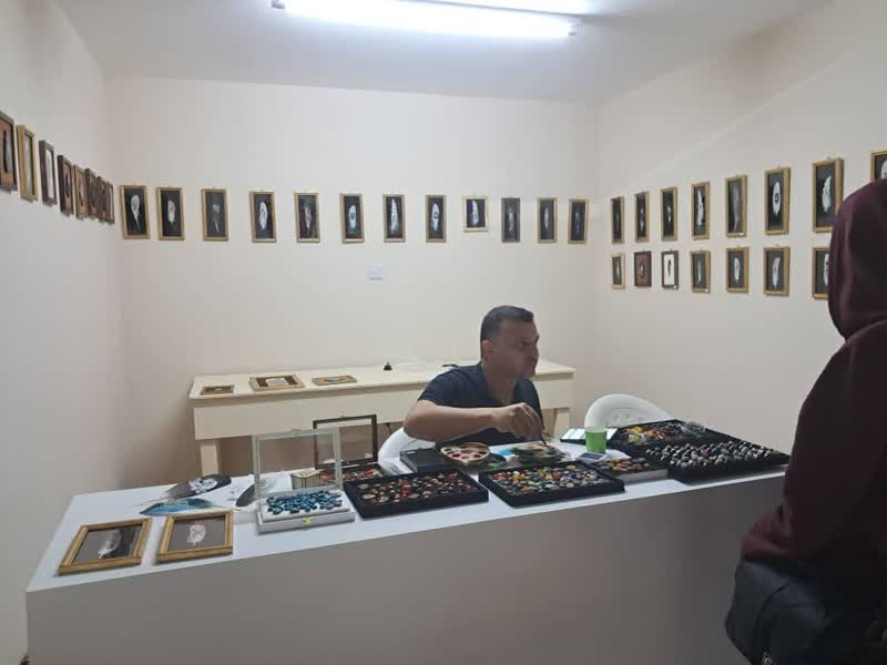 حضور هنرمندان صنایع دستی فارس در نمایشگاه عمان؛ گامی برای معرفی هنرهای سنتی ایران حضور هنرمندان صنایع دستی فارس در نمایشگاه عمان؛ گامی برای معرفی هنرهای سنتی ایران