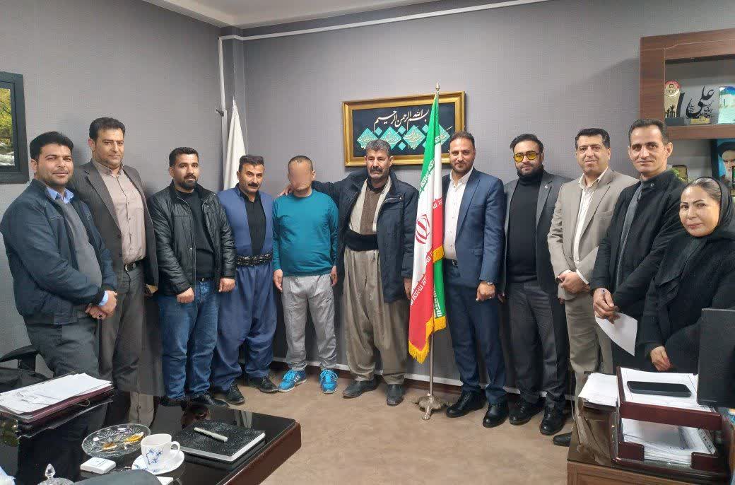 پایان ۳۰ سال جدایی؛ بازگشت یک توانخواه از شیراز به آغوش خانواده در عراق