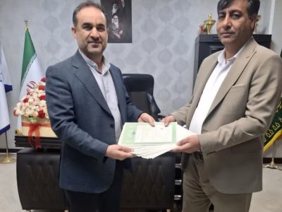 اسناد مالکیت تک‌برگ شهرک صنعتی کازرون به شرکت شهرک‌های صنعتی فارس اهدا شد