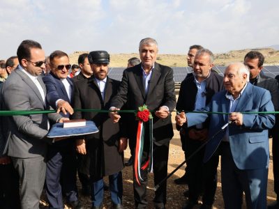 افتتاح فاز نخست نیروگاه خورشیدی ۱۰۰ مگاواتی فیروزآباد؛ اتصال ۱۰ مگاوات به شبکه سراسری