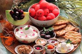 تغذیه متعادل و متنوع، کلید پیشگیری از افت قند خون و تشنگی در ماه رمضان