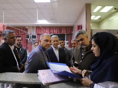 بازدید شبانه رییس مرکز روابط عمومی وزارت بهداشت از مرکز درمانی شیراز و عیادت از مجروحان جنگ