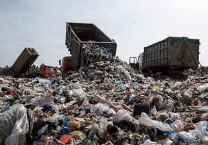 بررسی چالش‌های مدیریت پسماند در پاسارگاد با تأکید بر پاکسازی اطراف سایت دفن زباله و تفکیک از مبدأ