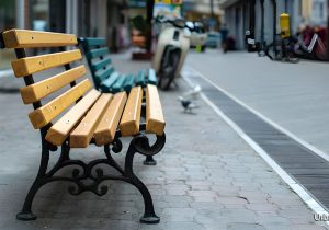نصب مرحله‌ای نیمکت‌های شهری در منطقه یک شیراز؛ هدف‌گذاری برای ۳۰۰ نقطه