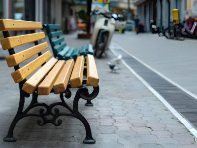 نصب مرحله‌ای نیمکت‌های شهری در منطقه یک شیراز؛ هدف‌گذاری برای ۳۰۰ نقطه