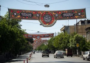 آماده‌سازی شیراز برای محرم با ۱۸۰ هزار متر ریسه مشکی/ اجرای سوگواره‌های هنری در دهه‌های دوم و سوم