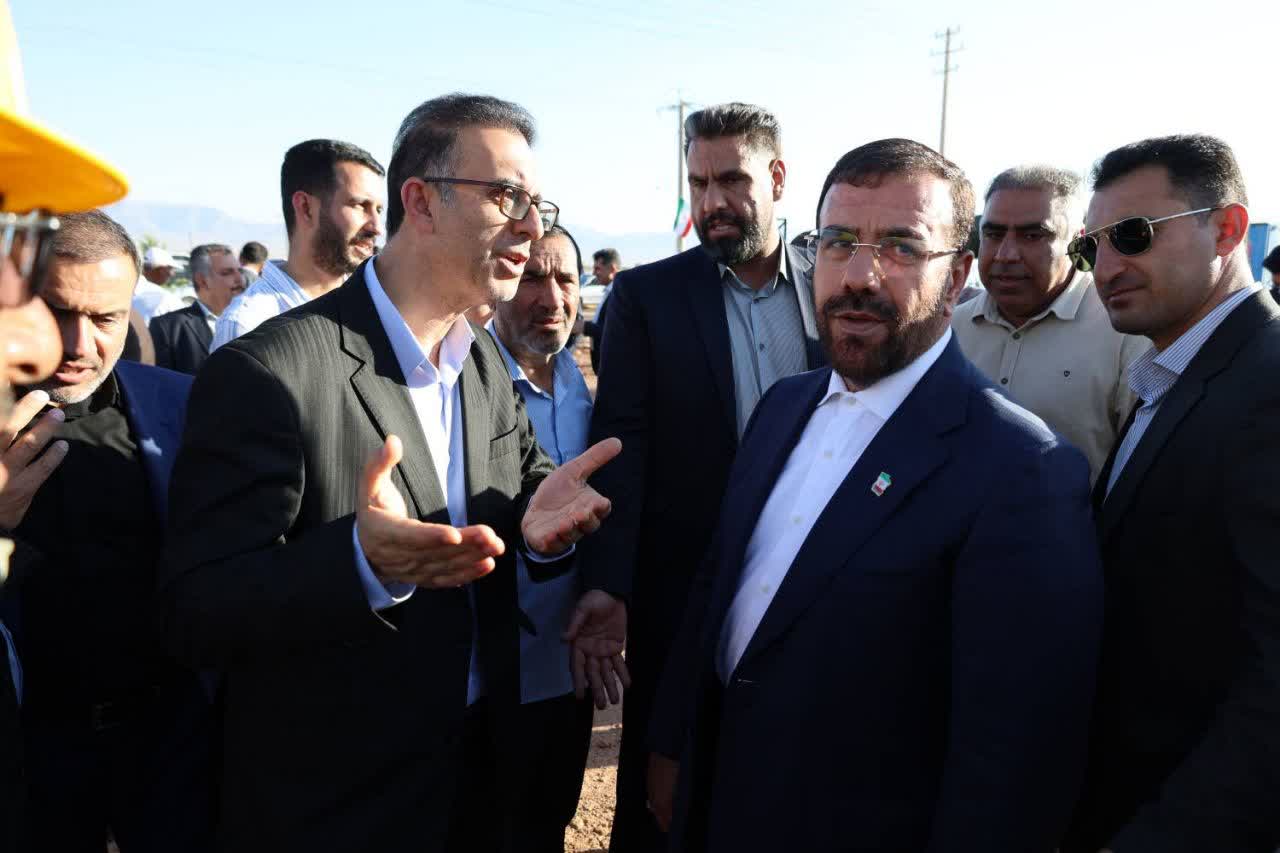 نیروگاه خورشیدی ۵ مگاواتی «شهر برق دراک» در سروستان به بهرهبرداری رسید نیروگاه خورشیدی ۵ مگاواتی «شهر برق دراک» در سروستان به بهرهبرداری رسید