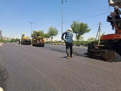 عملیات ۳۰۰ هزار مترمربعی آسفالت در کمربندی شیراز و بزرگراه حسینی‌الهاشمی آغاز شد