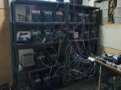 کشف مزرعه غیرمجاز رمز‌ارز در کازرون؛ ۲۵ دستگاه ماینر جمع‌آوری شد