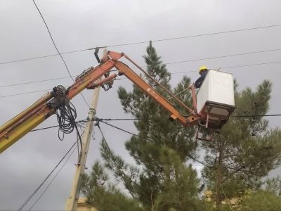 تعمیر ۱۰ فیدر بحرانی برق فارس در طرح ملی سامان
