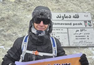 دانش‌آموز شیرازی بر بام ایران ایستاد؛ آبتین تنوری فاتح قله دماوند شد