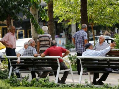 پارک اختصاصی سالمندان در شیراز طراحی و اجرا می‌شود/ تأکید استانداری فارس بر تکریم سالمندان