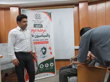 واکسیناسیون هاری ویژه پاکبانان در معرض خطر حیوان‌گزیدگی در شیراز وارد مرحله دوم شد