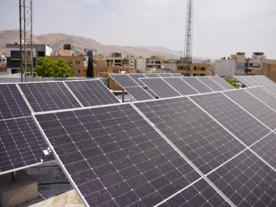 اجرای نیروگاه خورشیدی 8 کیلوواتی در راه و شهرسازی فارس