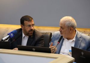 وزیر نیرو وارد فارس شد؛ افتتاح پروژه‌های آب و برق در چند شهرستان