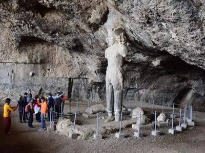 آغاز حفاظت و ساماندهی مجسمه شاپور اول ساسانی در غار شاپور