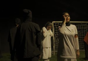 وقتی فوتبال، جنگ و هویت در تالار استاد فقیه گره می‌خورند؛ نمایش «ضربه آزاد» میزبان مخاطبان