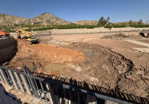 لایروبی برکه علی‌ابن‌حمزه(ع) در بوستان دراک شیراز؛ تمهیدات شهرداری برای مهار روان‌آب‌های فصلی