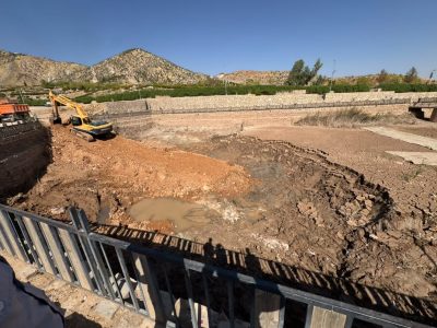 لایروبی برکه علی‌ابن‌حمزه(ع) در بوستان دراک شیراز؛ تمهیدات شهرداری برای مهار روان‌آب‌های فصلی